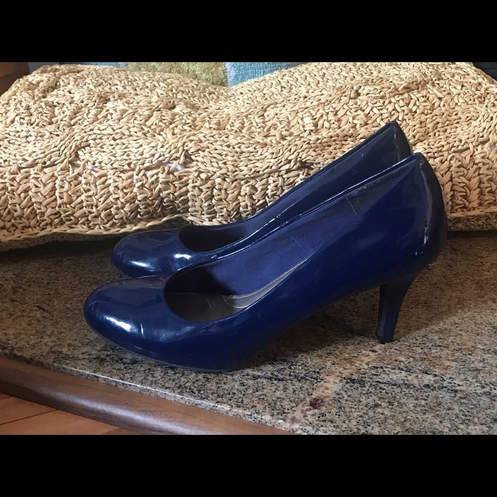 Predictions Navy Blue Gently Used Heels